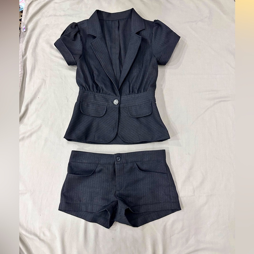Italian gray pinstripe suit set.